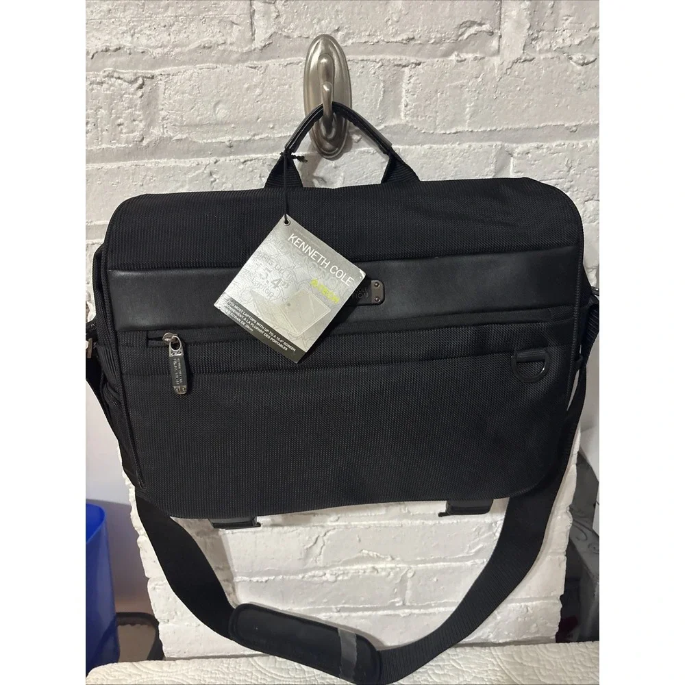 KENNETH COLE REACTION R-Tech Black laptop bag with‎ shoulder strap very nice!